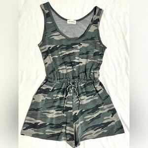 The Nines Camo Print Women’s Romper Soft Cotton Stretchy Waist Size Small